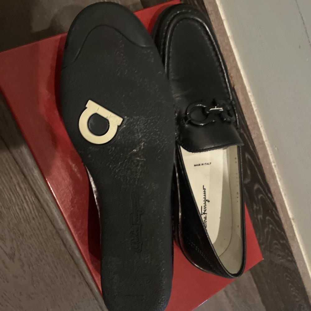 Salvatore Ferragamo 8B Black Leather Driver Loafer Black Logo Hardware - Picture 7 of 10